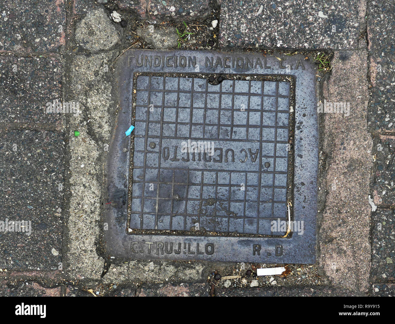 RAFAEL TRUJILLO (1891-1961) änderte den Namen von Santo Domingo, der Hauptstadt der Dominikanischen Republik, nach Ciudad Trujillo Trujillo Stadt) während seiner Diktatur. Der Name lebt von ein paar Gehwegplatten. Foto: Tony Gale Stockfoto