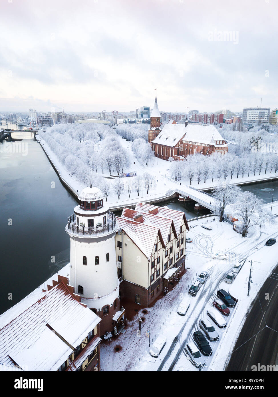 Antenne: Das Fischerdorf in Kaliningrad im Winter Stockfoto