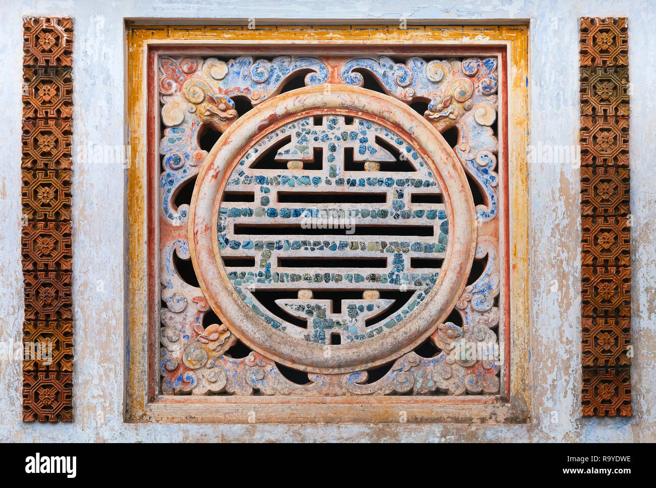 Chinesischer Langlebigkeit Symbol der Keramik in der Kaiserstadt Hue, Vietnam gemacht Stockfoto