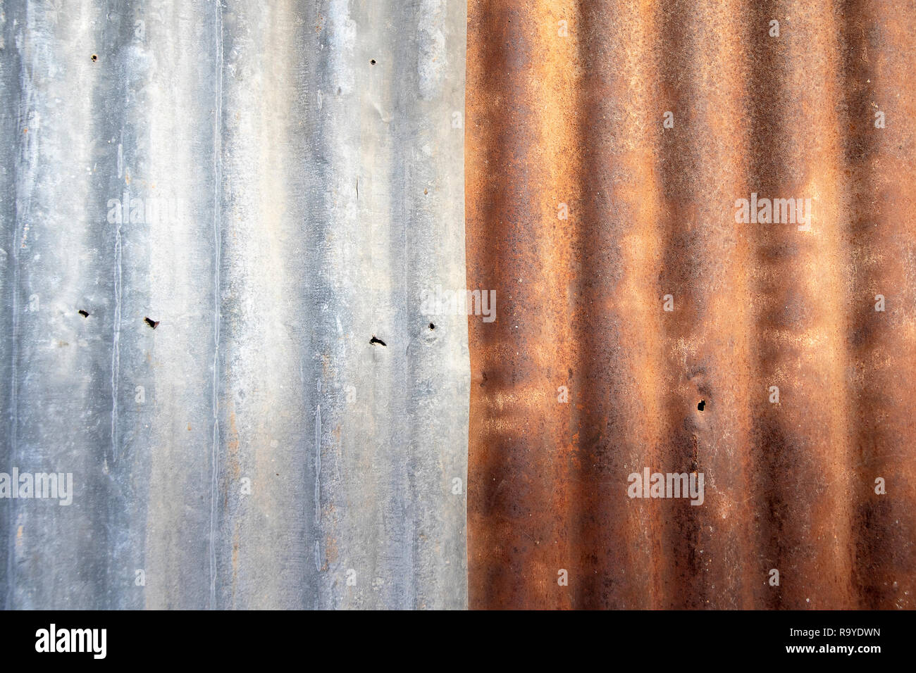 Nahaufnahme alten rostigen verzinktem Blech Hintergrund. Stockfoto