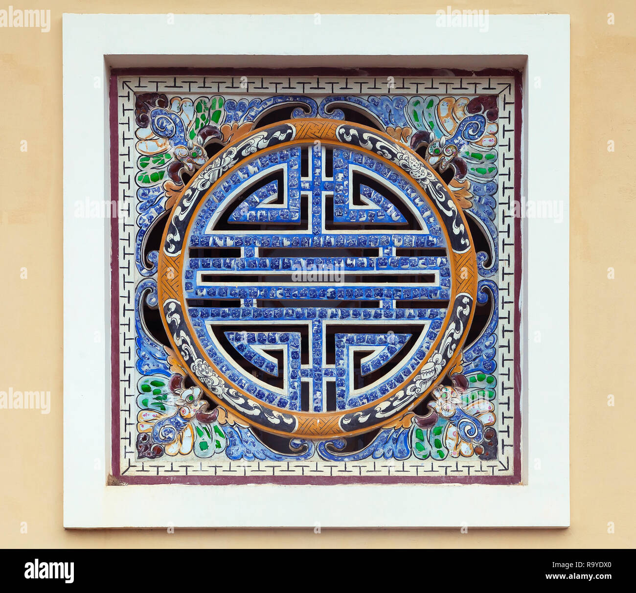 Chinesischer Langlebigkeit Symbol der Keramik in der Kaiserstadt Hue, Vietnam gemacht Stockfoto