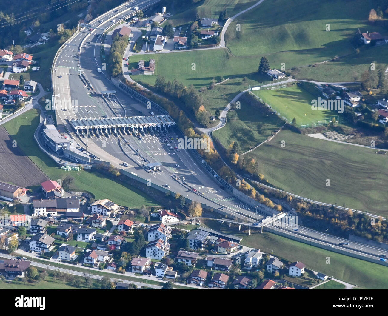 Luftbilder Tirol ÖAMTC ZENZENHOF; BBT Bautelle Patsch; Europabrücke; Stubaier Gletscher; Serlesspitze; Südtiroler Dolomiten; Stockfoto