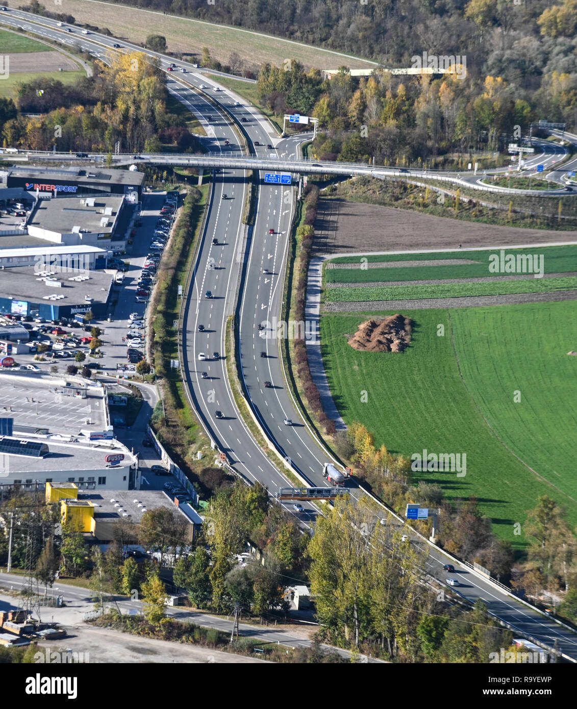 Luftbilder Tirol ÖAMTC ZENZENHOF; BBT Bautelle Patsch; Europabrücke; Stubaier Gletscher; Serlesspitze; Südtiroler Dolomiten; Stockfoto