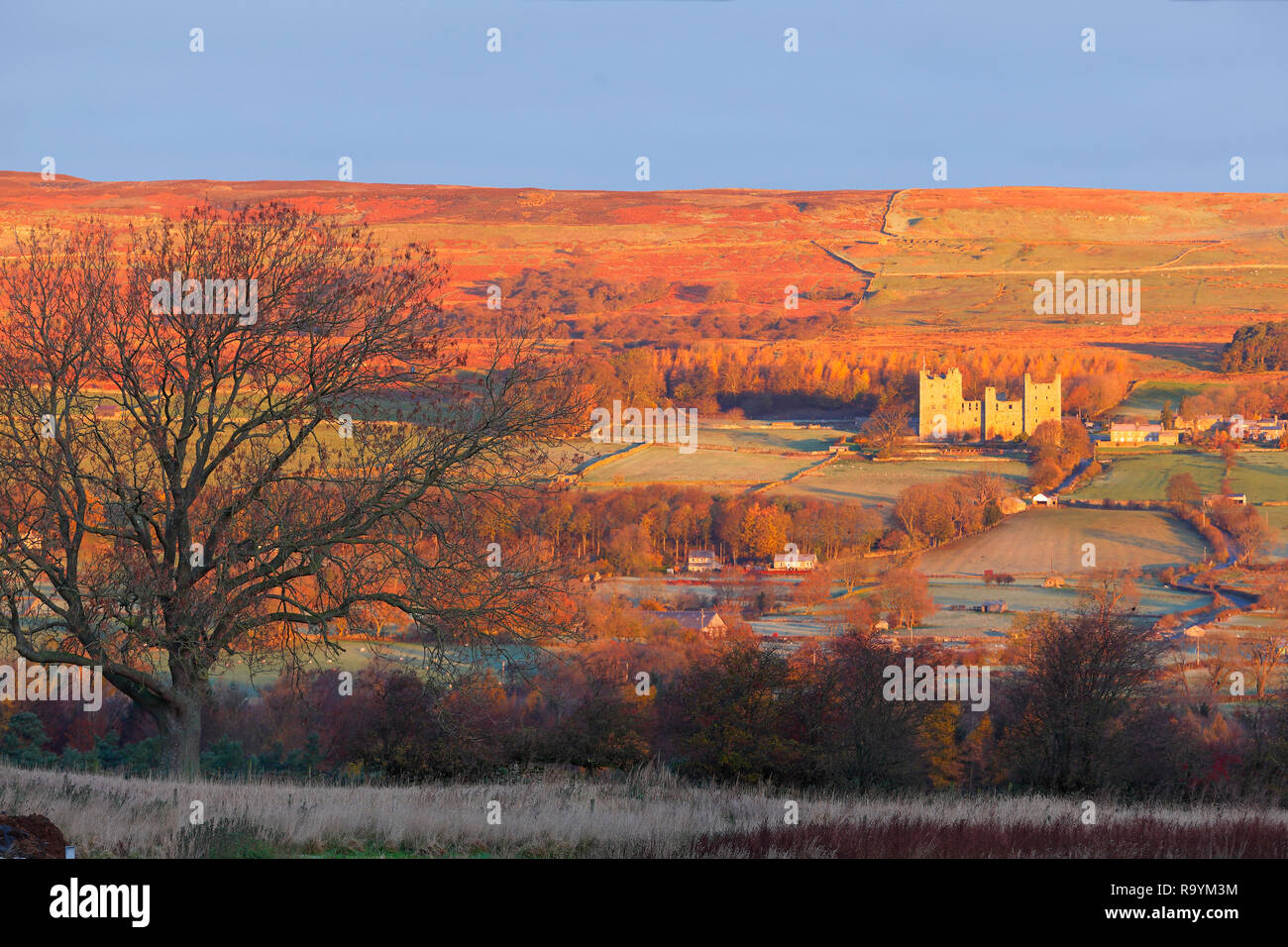 Bolton Castle in den Yorkshire Dales National Park bei Sonnenaufgang. Stockfoto