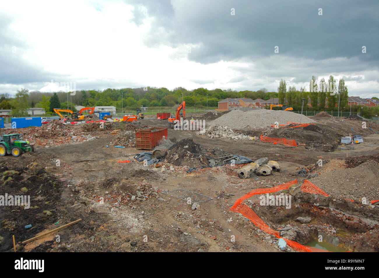 Bau einer neuen Wohnsiedlung auf dem ehemaligen Biffa Abfallrecycling Aufstellungsort, der an den Grenzen der Allerton Bywater & Great Preston. Stockfoto