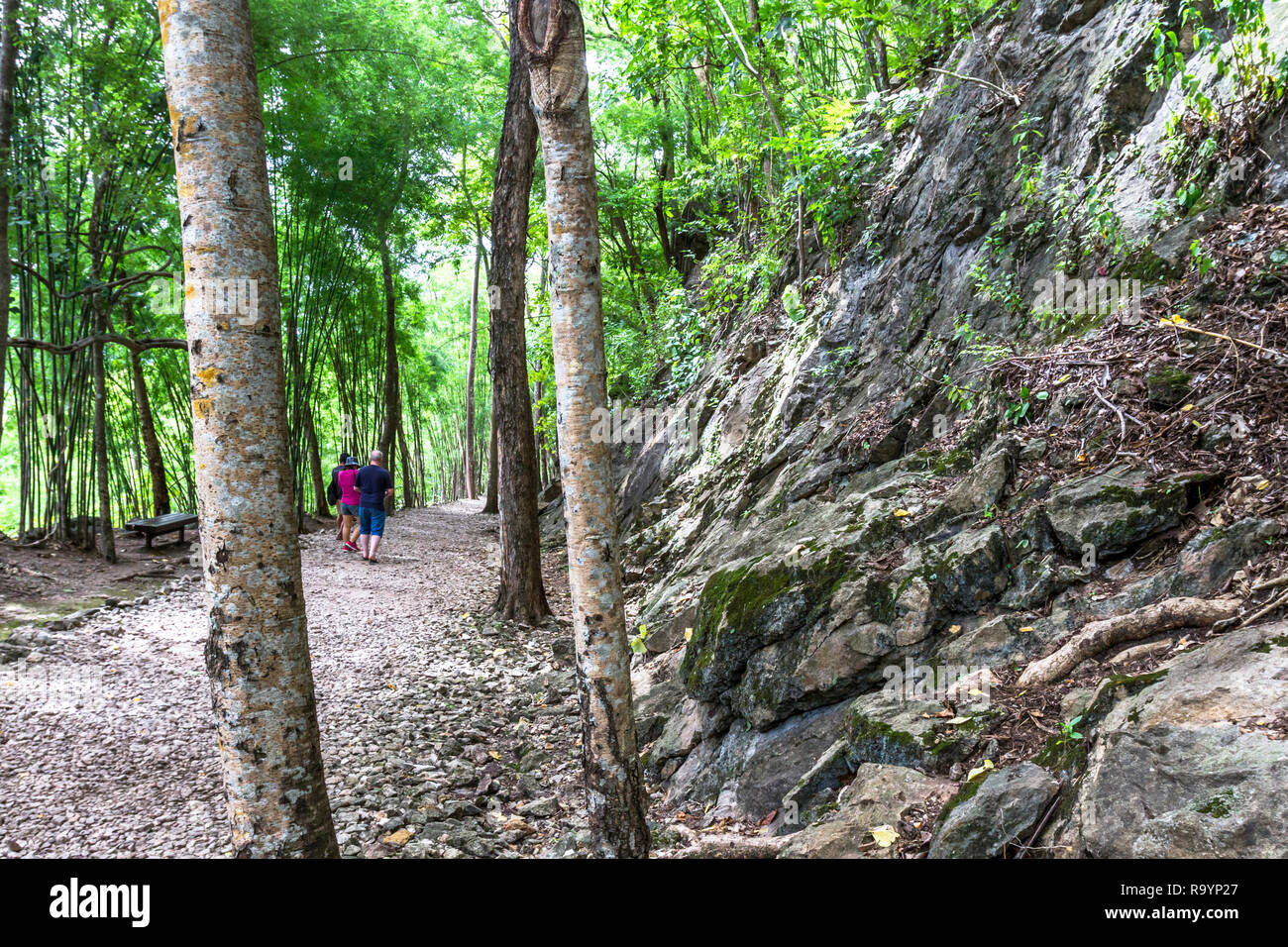 Dies ist Hellfire Pass, dass Gefangene gebaut für den Japanischen während wwwII. Sie bauten eine Eisenbahn entlang des River Kwai durch Solid Rock.. Es w Stockfoto