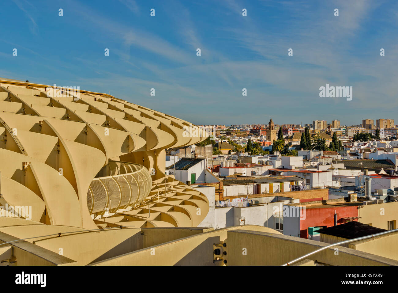 METROPOL PARASOL LA ENCARNACION PLATZ SEVILLA SPANIEN AM FRÜHEN MORGEN STADT AUS DER ANSICHT ein Laufsteg auf der obersten Ebene der Stückliste Stockfoto