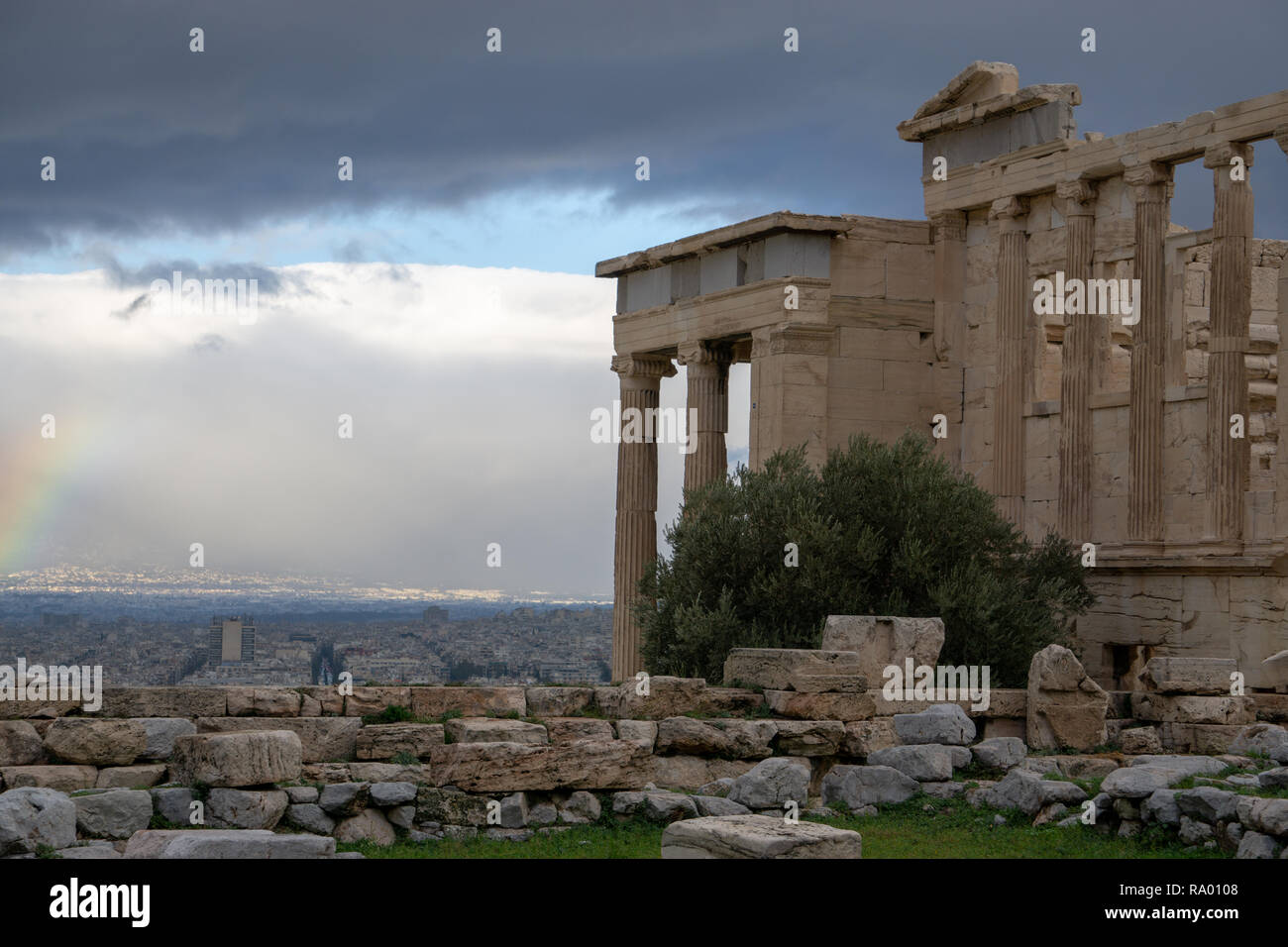 Die alten Tempel der Athena Nike war von jedem Blickwinkel aus fotogen und dient als Aussichtspunkt auf Athen und eine reine solitären architektonisches Wunder. Stockfoto