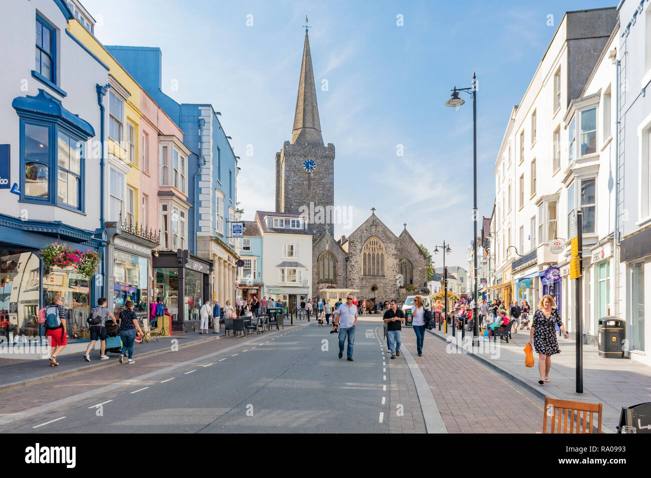 Blick auf die Straße Stadt Tenby. Bitte Quelle: Phillip Roberts Stockfoto