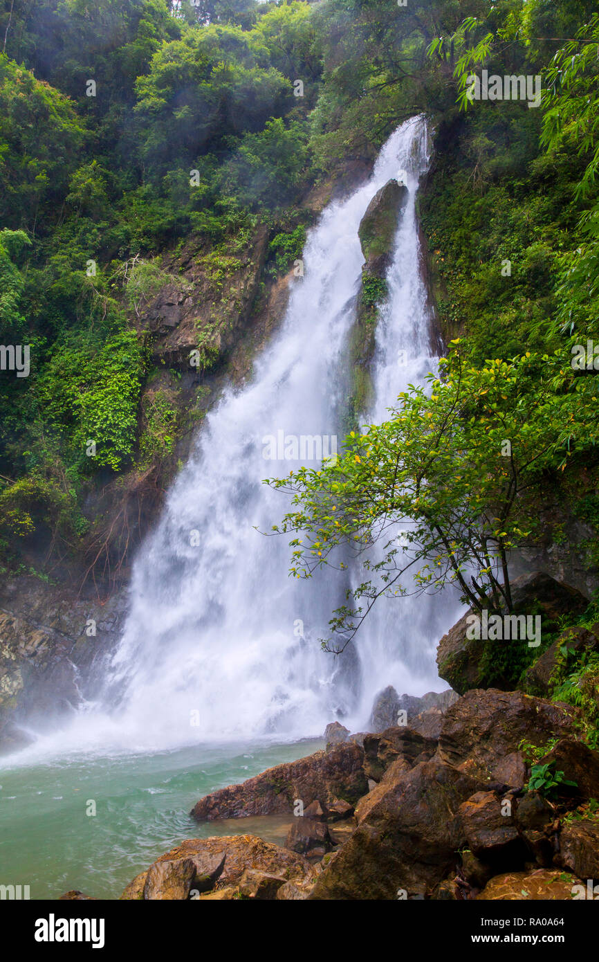 Tam nang Wasserfall im Wald tropische Zone Nationalpark Takua Pa Phang Nga Thailand Stockfoto