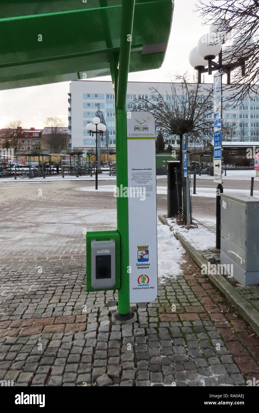 Ladestation für Elektroautos in Eskilstuna. Stockfoto