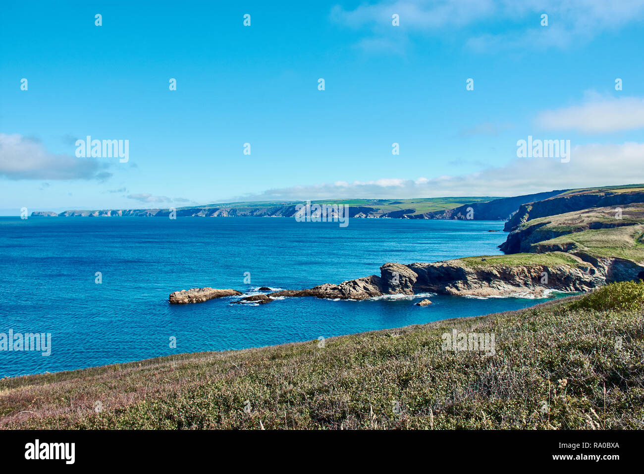 Schöne kornischen Küste Landschaft auf dem Weg zu Port Isaac, North Cornwall, England Stockfoto