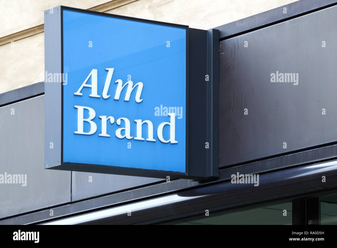 Kopenhagen, Dänemark - 28. August 2018: Alm Logo an einer Wand. Alm Marke eine dänische Financial Services Group Stockfoto
