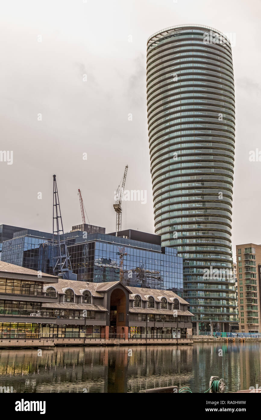 Arena Tower, früher bekannt als Baltimore Turm, ein hoher Wohnwolkenkratzer auf der Isle of Dogs in der Nähe von Canary Wharf in London. Stockfoto