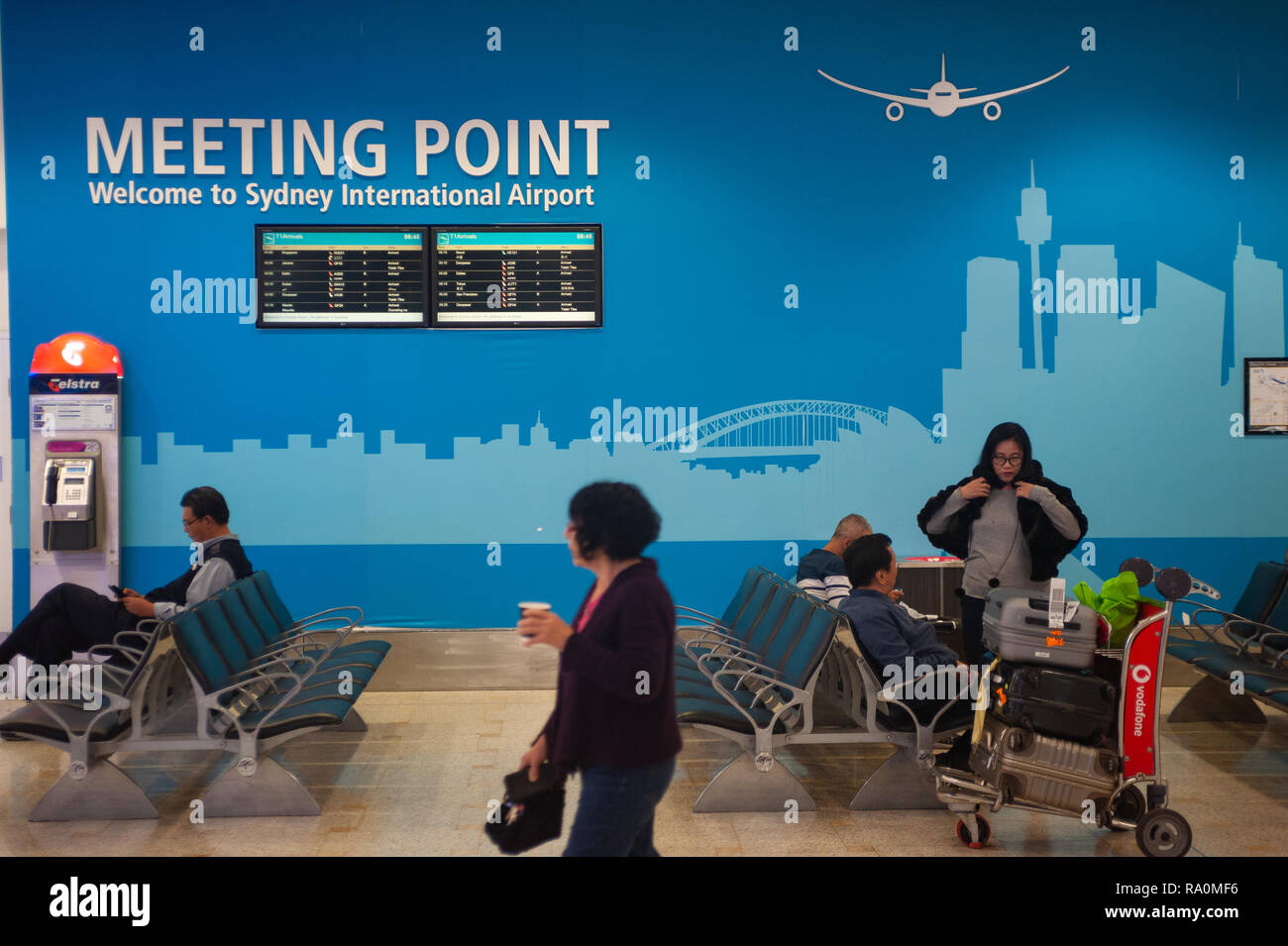 04.05.2018, Sydney, New South Wales, Australien - Passagiere warten im Ankunftsbereich am internationalen Flughafen Kingsford Smith in Sydney. 0 SL 1805 Stockfoto