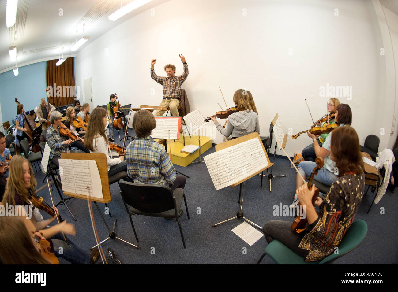 30.11.2010, Chemnitz, Sachsen, Deutschland - Musikschule Chemnitz open house. 0 UX 101130 D 184 CAROEX.JPG - nicht für den Verkauf in G E R M A N Y, A U S T R I A S W Stockfoto
