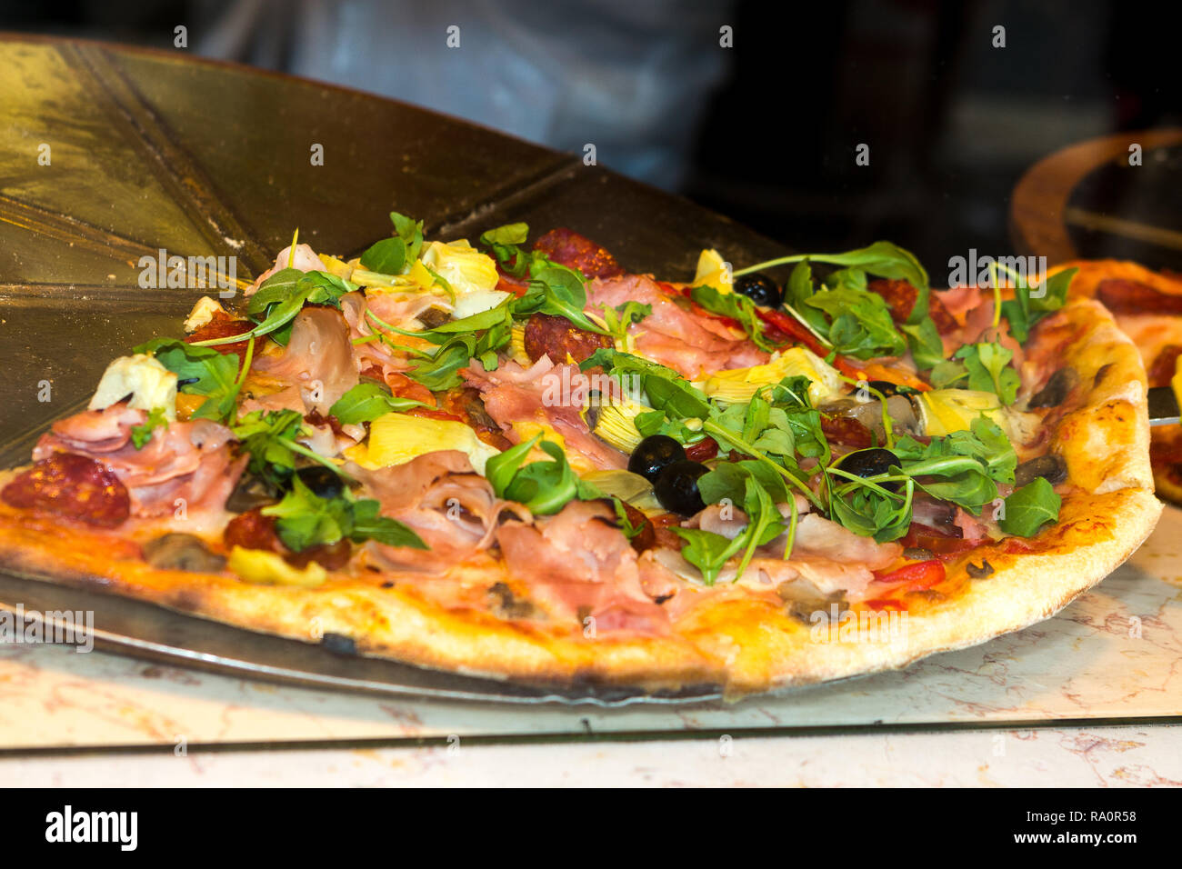 Pizza Scheiben. Fast food Pizza zum Mitnehmen. Venedig. Italien. Stockfoto