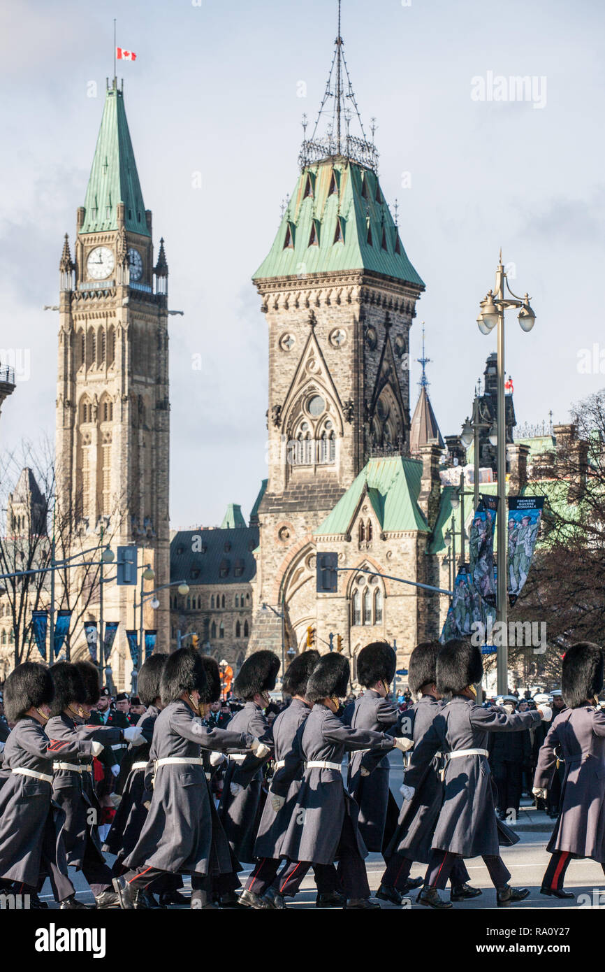 OTTAWA, Kanada - 11. NOVEMBER 2018: Feierliche Guard des Generalgouverneurs Fußschutz von Kanada, während remebrance Day Parade vor dem Können Stockfoto