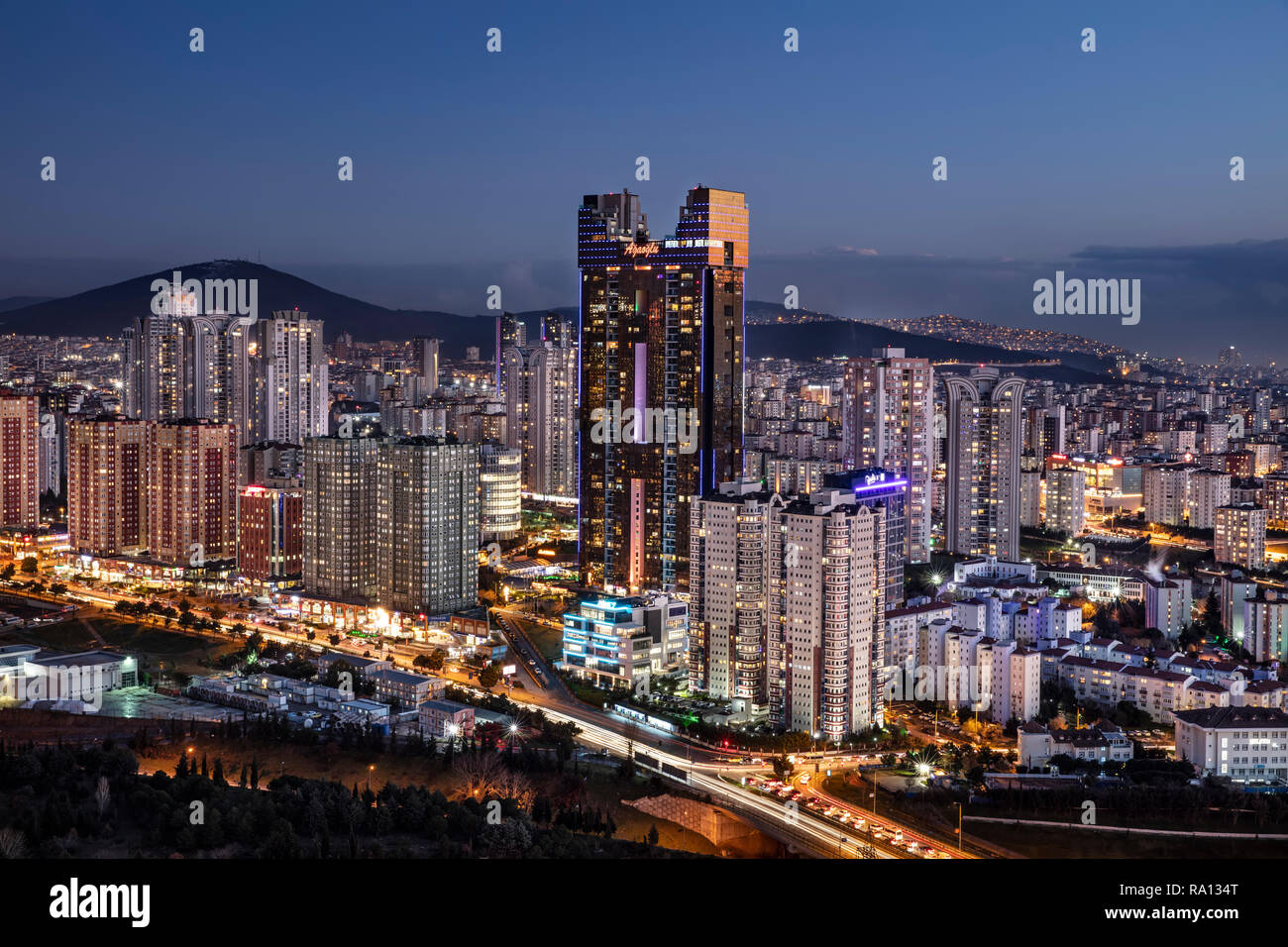 atasehir istanbul turkei 26 dezember 2018 istanbul atasehir perfekte nacht langen belichtungszeit istanbul ist der finanzplatz atasehir istanbu stockfotografie alamy