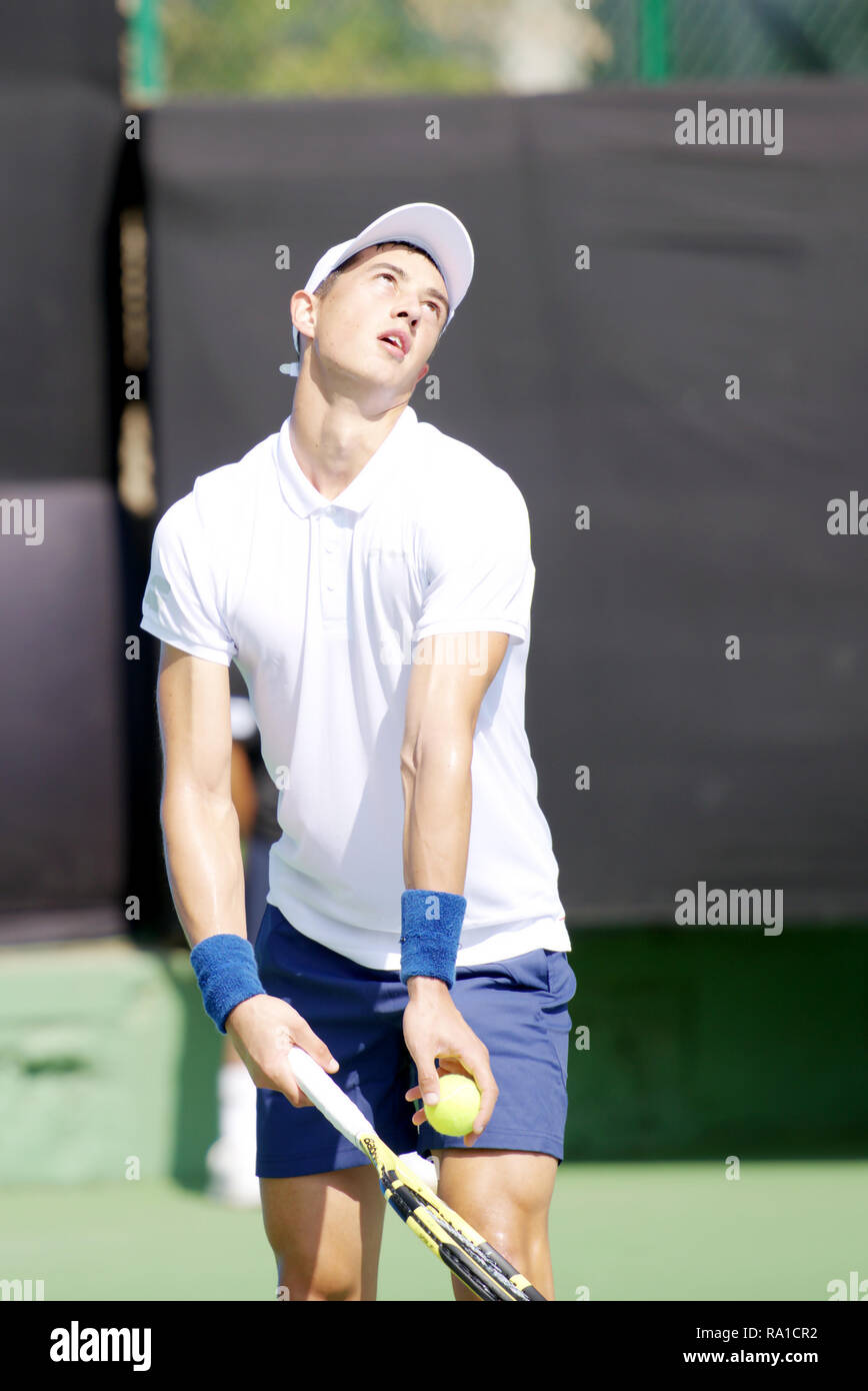 Pune, Indien. Zum 30. Dezember 2018. Antoine Hoang von Frankreich in Aktion in der letzten Runde des Qualifyings Konkurrenz singles bei Tata Open Maharashtra ATP Tennis Turnier in Pune, Indien. Credit: karunesh Johri/Alamy leben Nachrichten Stockfoto