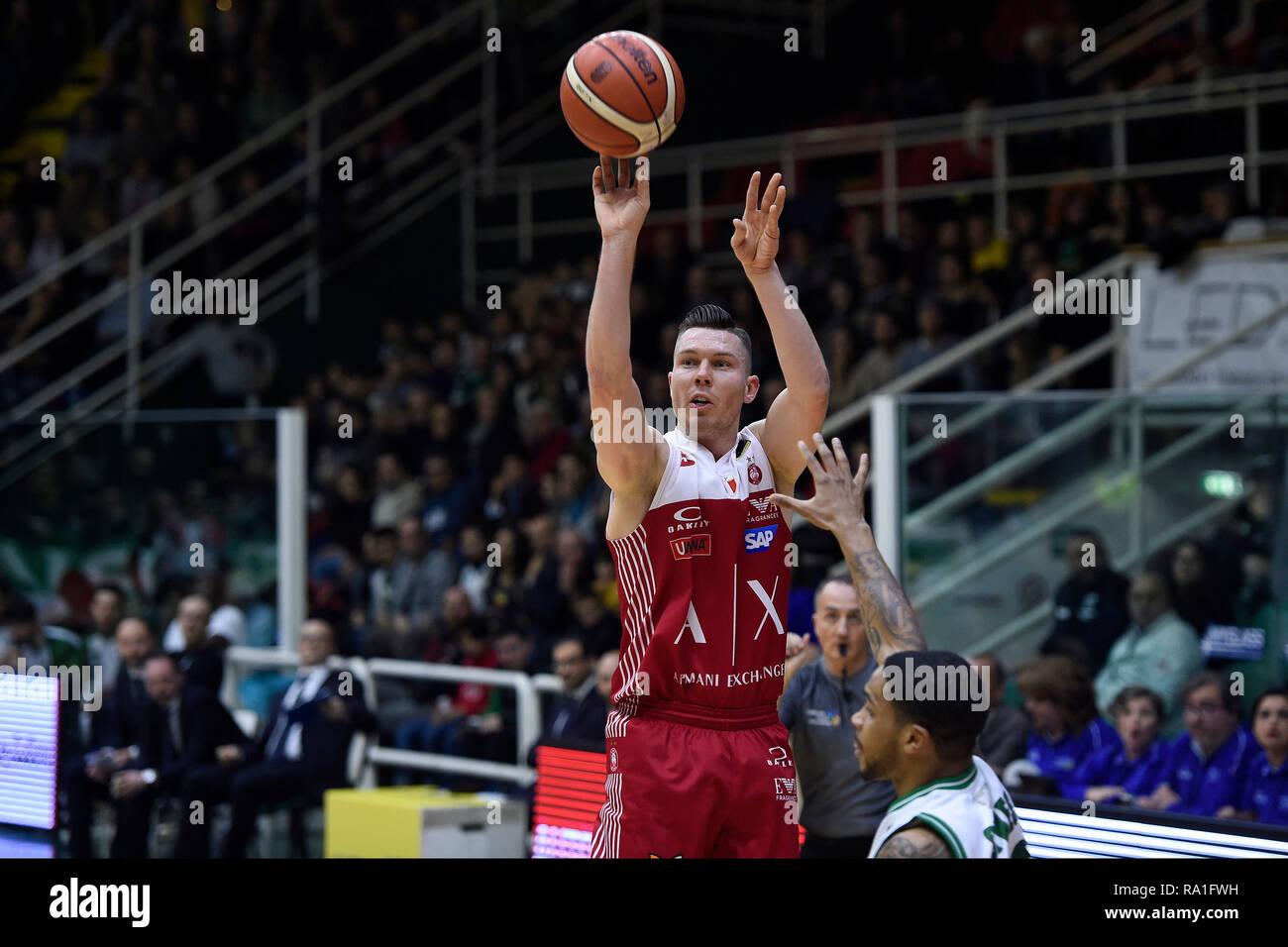 Avellino, Italien. 30 Dez, 2018. Foto Cafaro/LaPresse 30 Dicembre 2018 Milano, Italia sport Warenkorb Sidigas Avellino vs EA 7 Emporio Armani Milano - Campionato Italiano di Warenkorb Serie A PosteMobile, Spielzeit 2018/19. Nella Foto: Bertans Dairis (EA 7 Emporio Armani Mailand). Foto Cafaro/LaPresse Dezember 30, 2018 Arezzo, Italien sport Warenkorb Sidigas Avellino vs EA 7 Emporio Armani Mailand - die Italienische Lega Basket Serie A PosteMobile, Saison 2018/2019. In der Pic: Bertans Dairis (EA 7 Emporio Armani Mailand). Credit: LaPresse/Alamy leben Nachrichten Stockfoto