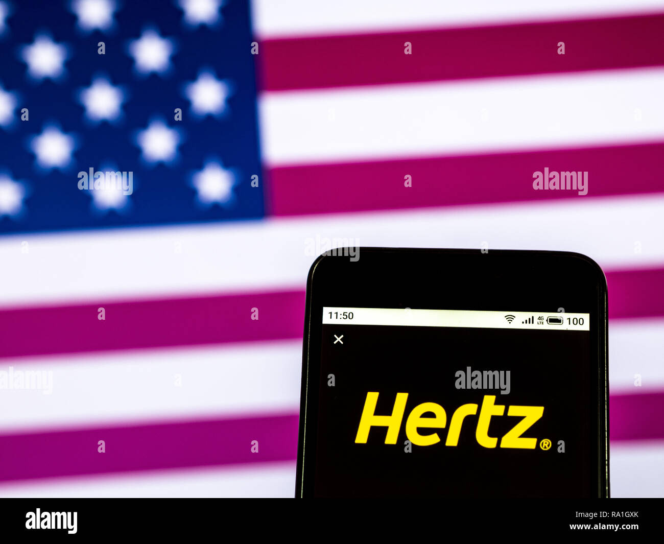 Dezember 28, 2018 - Kiew, Ukraine - Hertz Global Holdings Inc. Logo gesehen auf einem Smartphone angezeigt. (Bild: © Igor Golovniov/SOPA Bilder über ZUMA Draht) Stockfoto