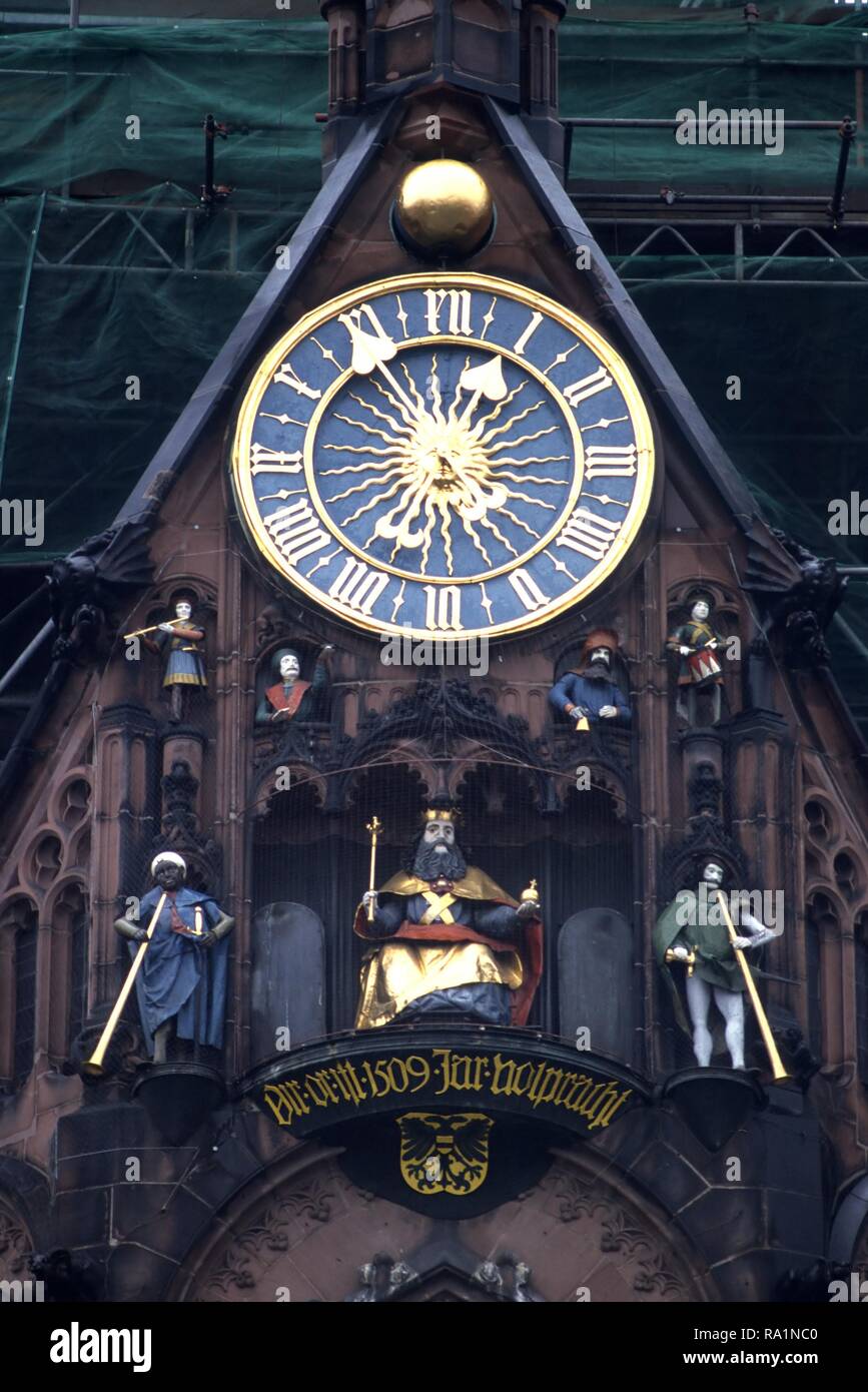 Deutschland, Nürnberg, astronomische Uhr der Muttergottes Kirche  (Frauenkirche Stockfotografie - Alamy