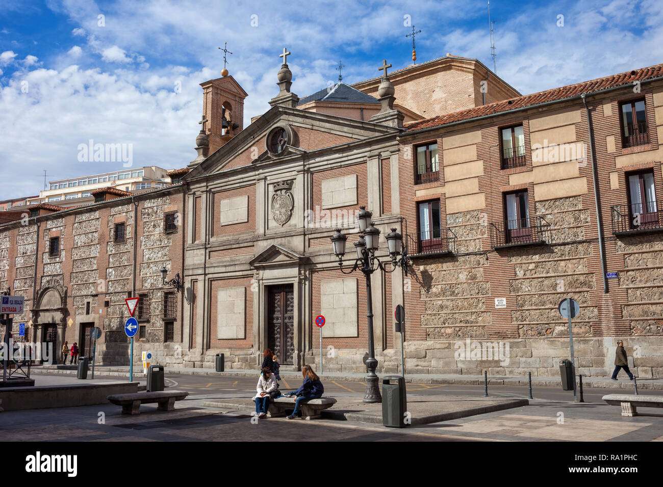 Spanien, Madrid, Kloster Las Descalzas Reales (Monasterio de las Descalzas Reales) von 1559 am Plaza de las Descalzas Square Stockfoto