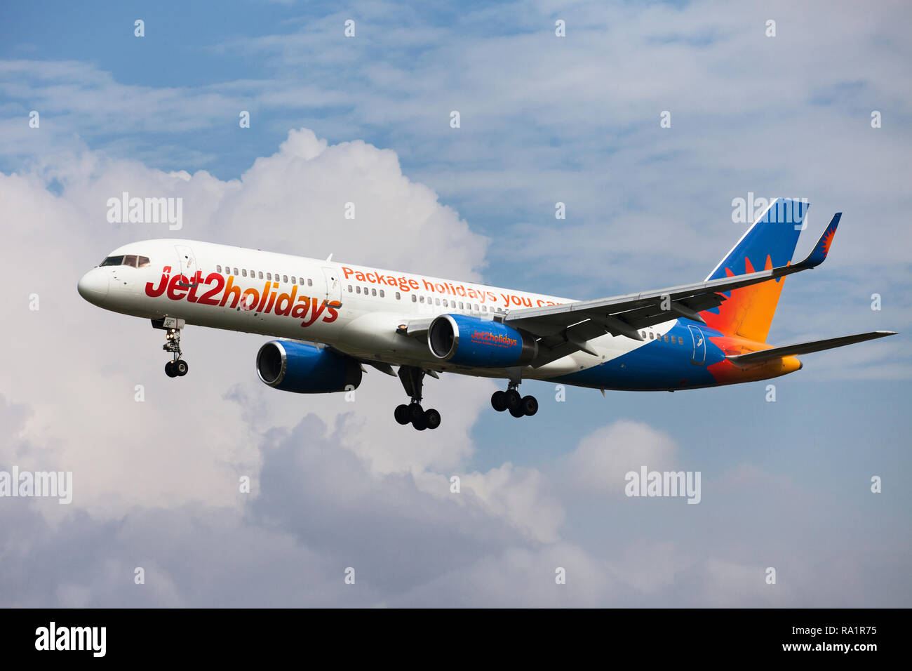 Barcelona, Spanien - 16. September 2018: Jet2 Boeing 757-300 mit Jet2 Urlaub Sonderlackierung näher zum Flughafen El Prat in Barcelona, Spanien. Stockfoto