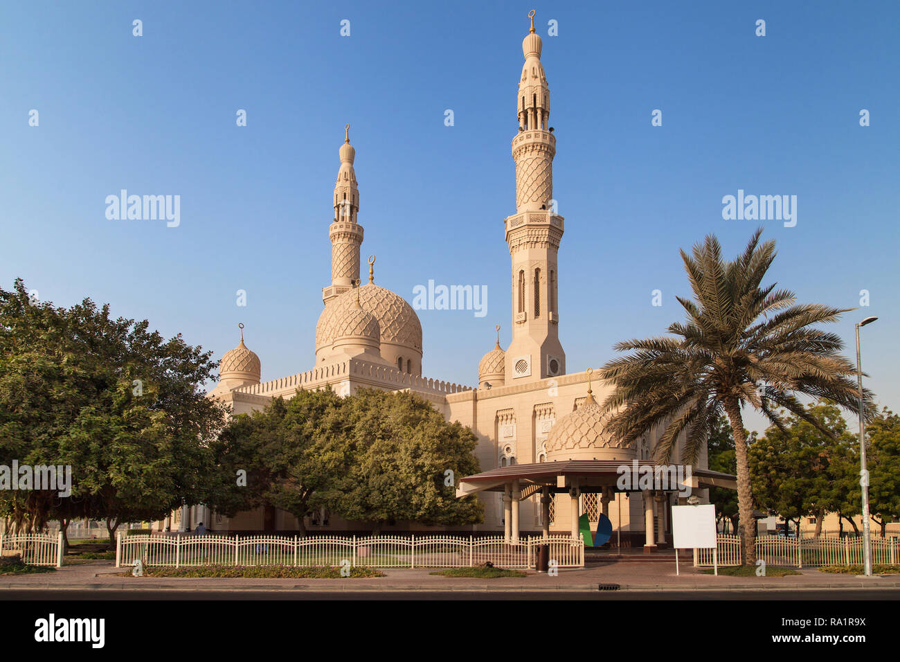 Jumeirah Moschee in Dubai, Vereinigte Arabische Emirate. Stockfoto