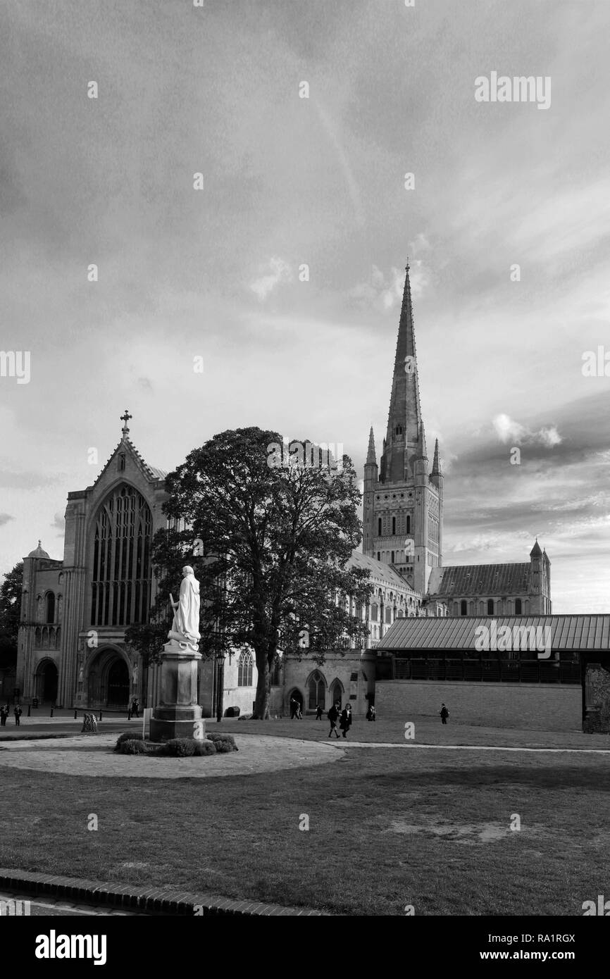 Sommer-Ansicht von Norwich Cathedral, Norwich City, Norfolk County, England, UK Stockfoto