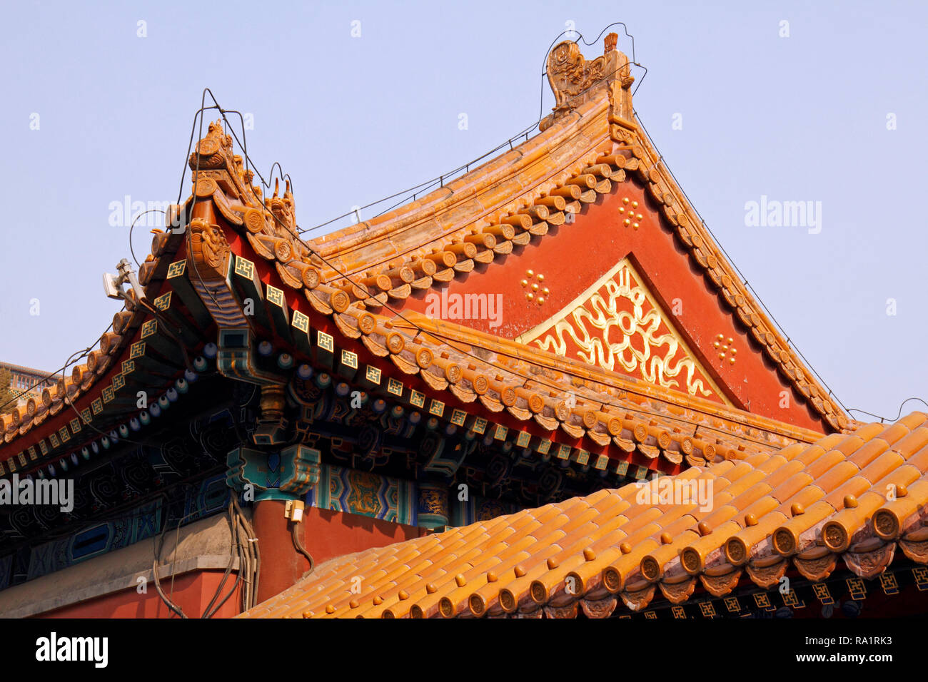 Stein Tiere auf dem Dach der Halle der zerstreute Wolken im Sommer Palast, Sommerpalast, Peking, China. Stockfoto