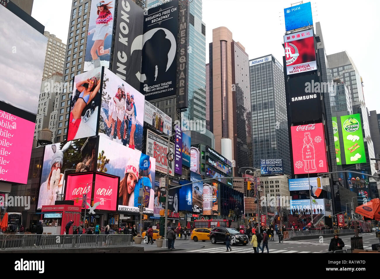 Broadway Times Square Werbung Bill Boards New York City Manhattan USA Vereinigte Staaten von Amerika Stockfoto