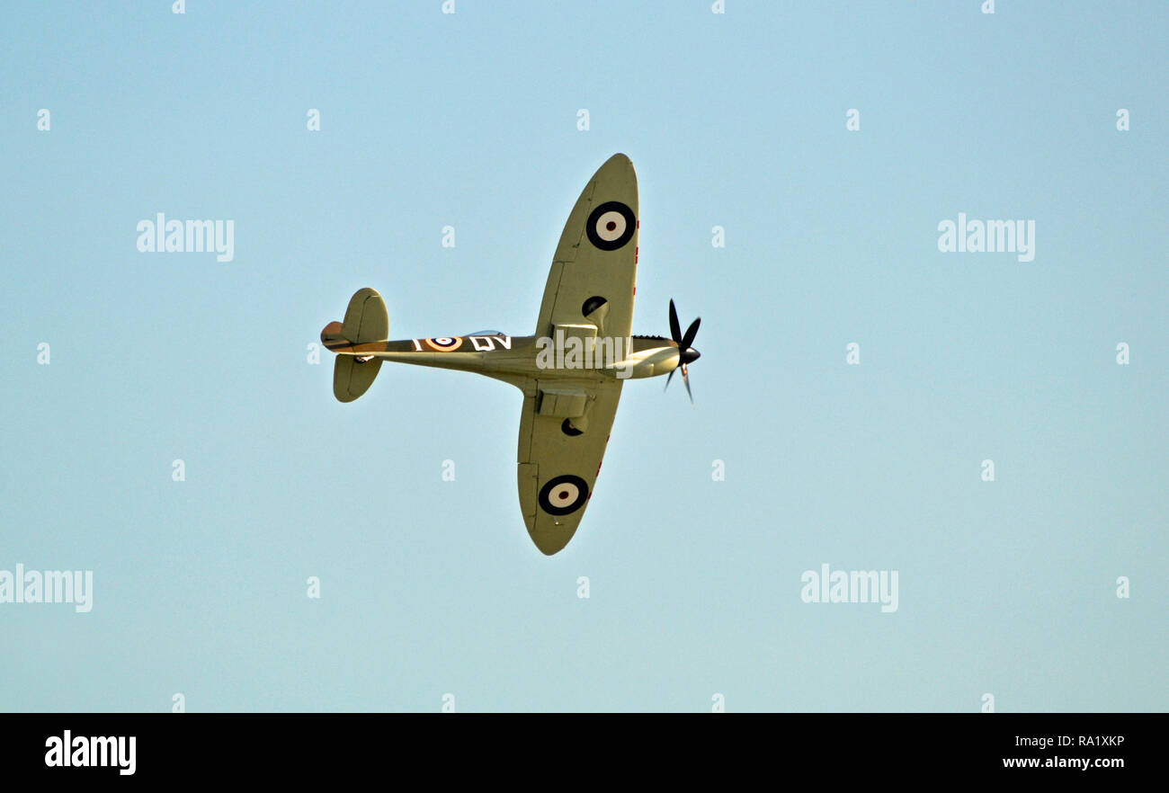 Eine Spitfire im Flug in Eastbourne Airbourne, Air Show, Eastbourne, East Sussex, Großbritannien Stockfoto
