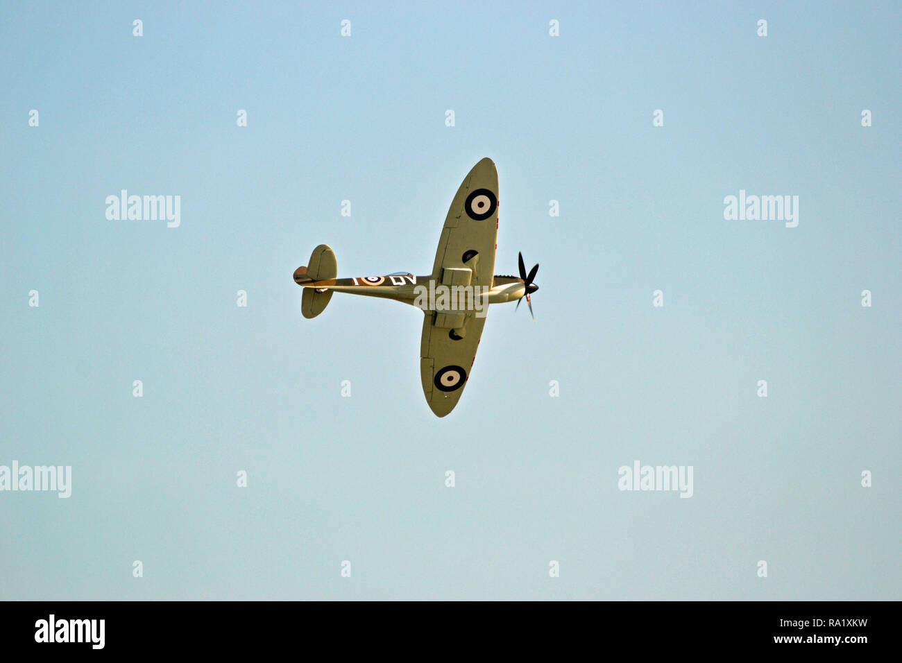 Eine Spitfire im Flug in Eastbourne Airbourne, Air Show, Eastbourne, East Sussex, Großbritannien Stockfoto