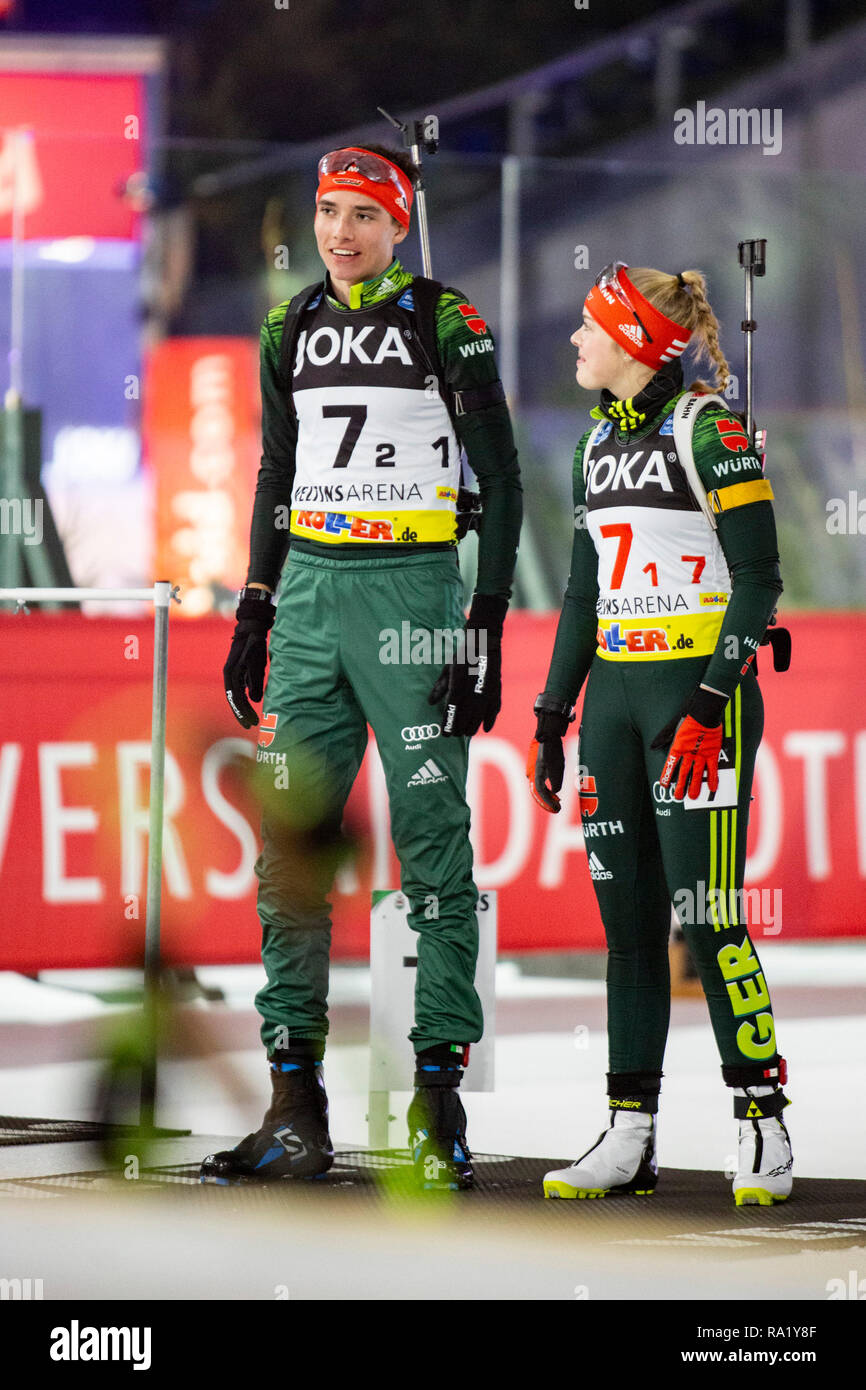 L-R: Philipp Lipowitz, Franziska Pfnür. Das deutsche Team Challenge findet während der joka Biathlon WTC auf Schalke mit jungen Deutschen biathlethes. Stockfoto
