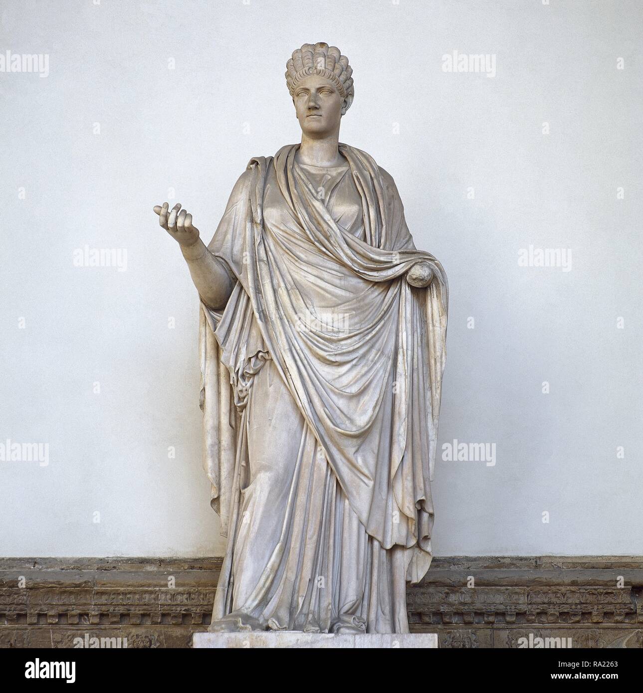 Römische Kaiserzeit. Skulptur eines Vestal, das Tragen von Stoa und Palla. Jungfrau an die Loggia dei Lanzi, Florenz, Italien. Stockfoto