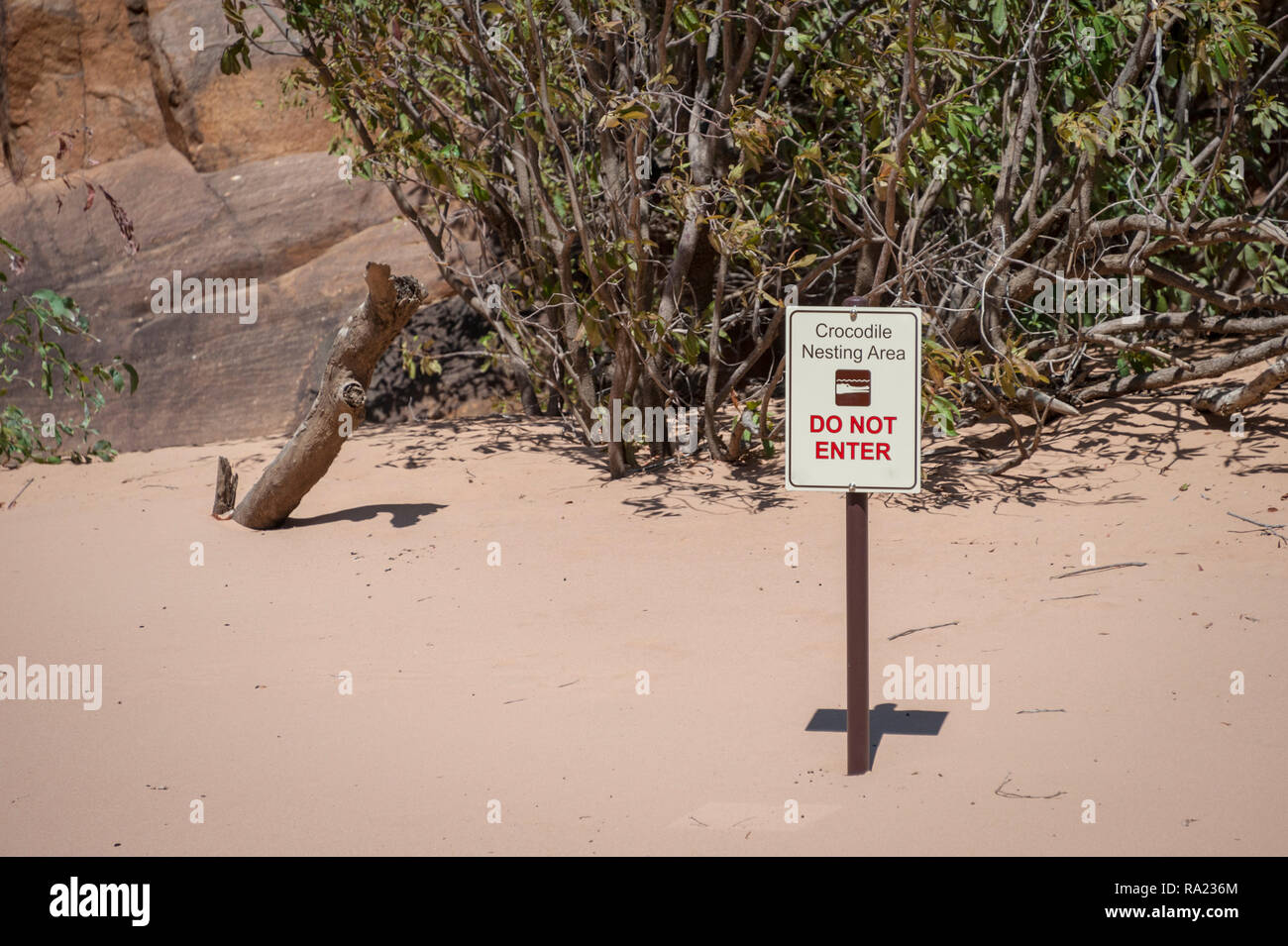 Gefahr, Krokodile, schwimmen Sie nicht, Katherine River, Outback Australien, Northern Territory Stockfoto