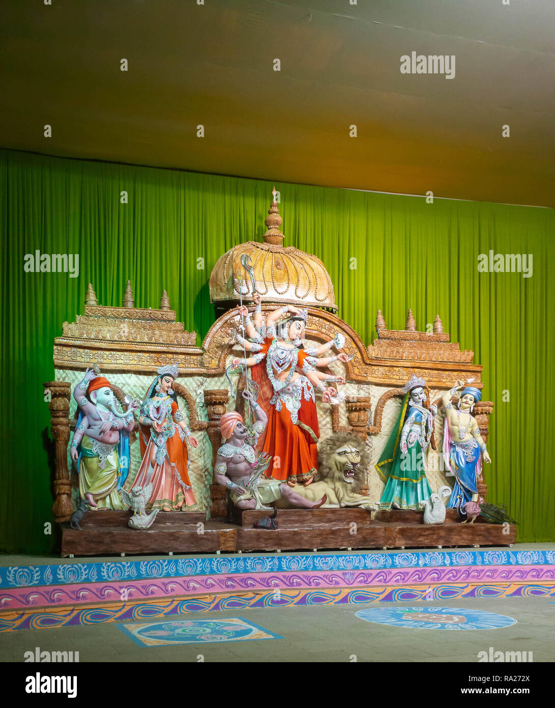 Ich Block, C.R. Park, New Delhi, Indien, DT-30 Sep 2014. Eine Ansicht von Durga Idiol In senkrechten Rahmen innen Puja Pandal Stockfoto