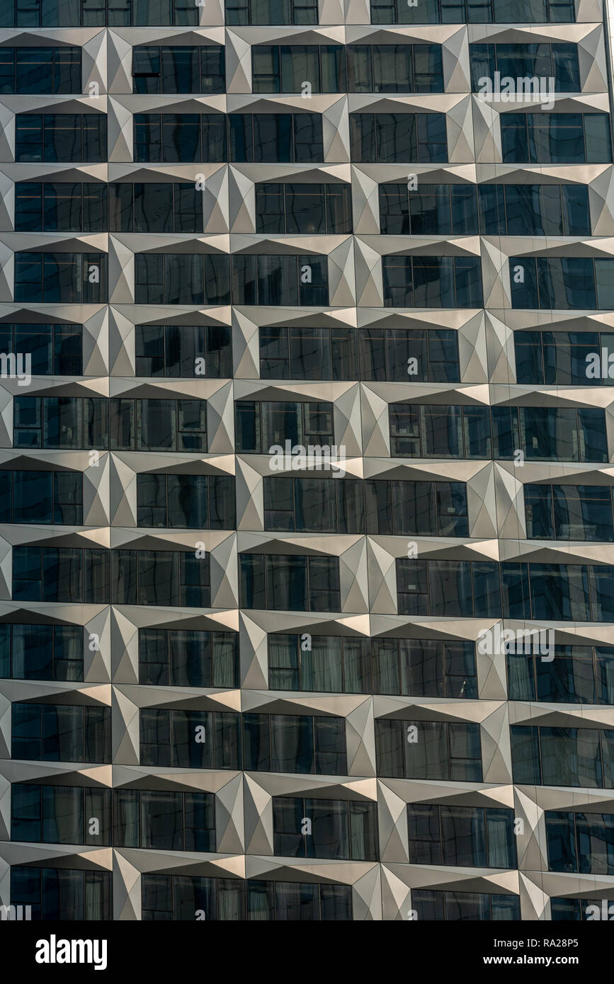 Die geometrischen Muster der Fassade des neuen St Regis Hotel in Hong Kong Wan Chai. Stockfoto