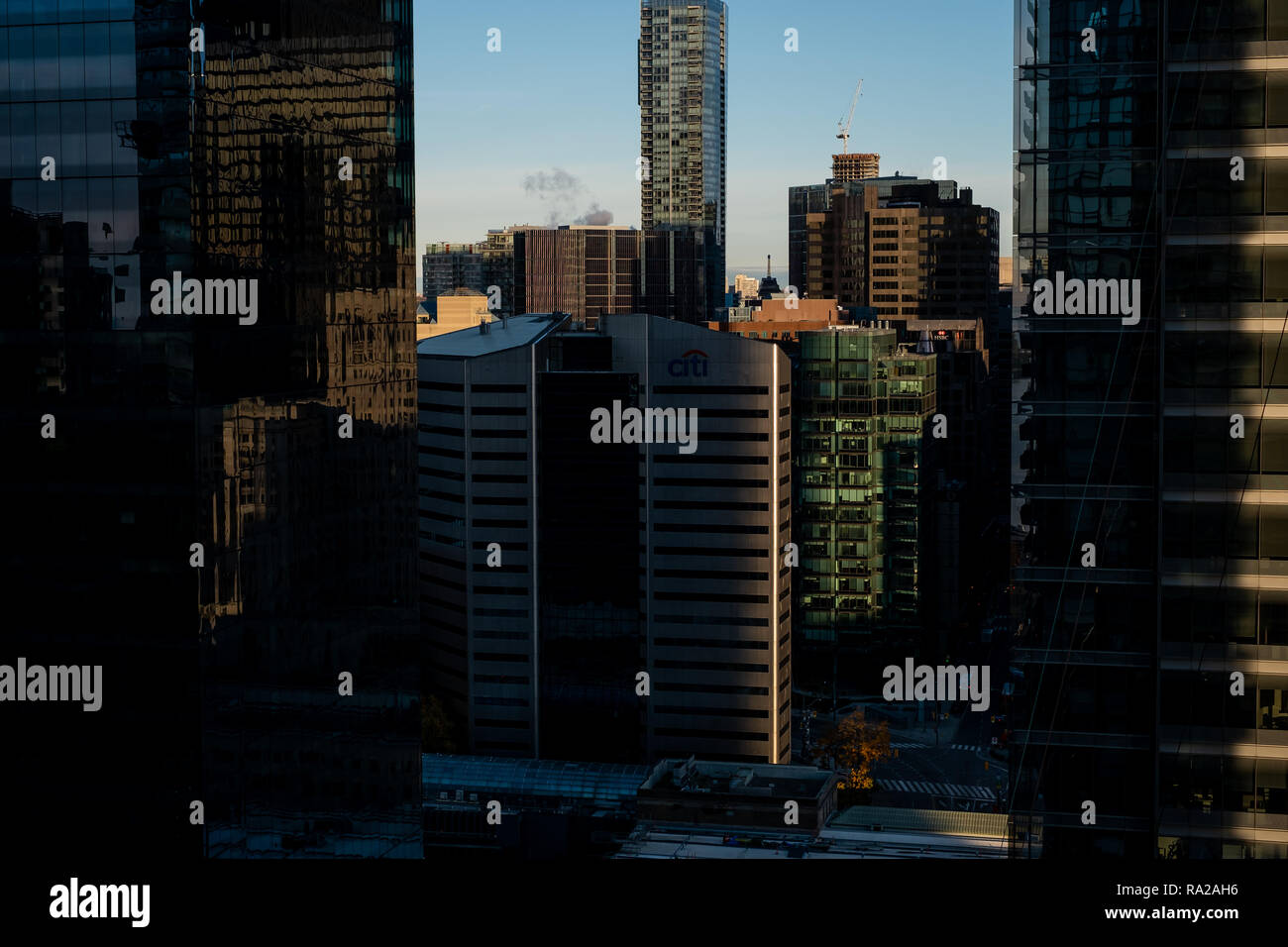 Einen erhöhten Blick auf die Skyline von Toronto Maple Leaf Platz in Toronto, Kanada gesehen. Stockfoto