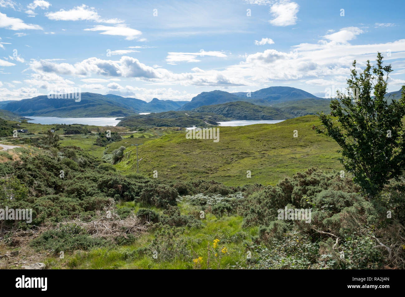 Malerische Aussicht auf die Berge und Seen des Schottischen Hochlands in Assynt Coigach Stockfoto
