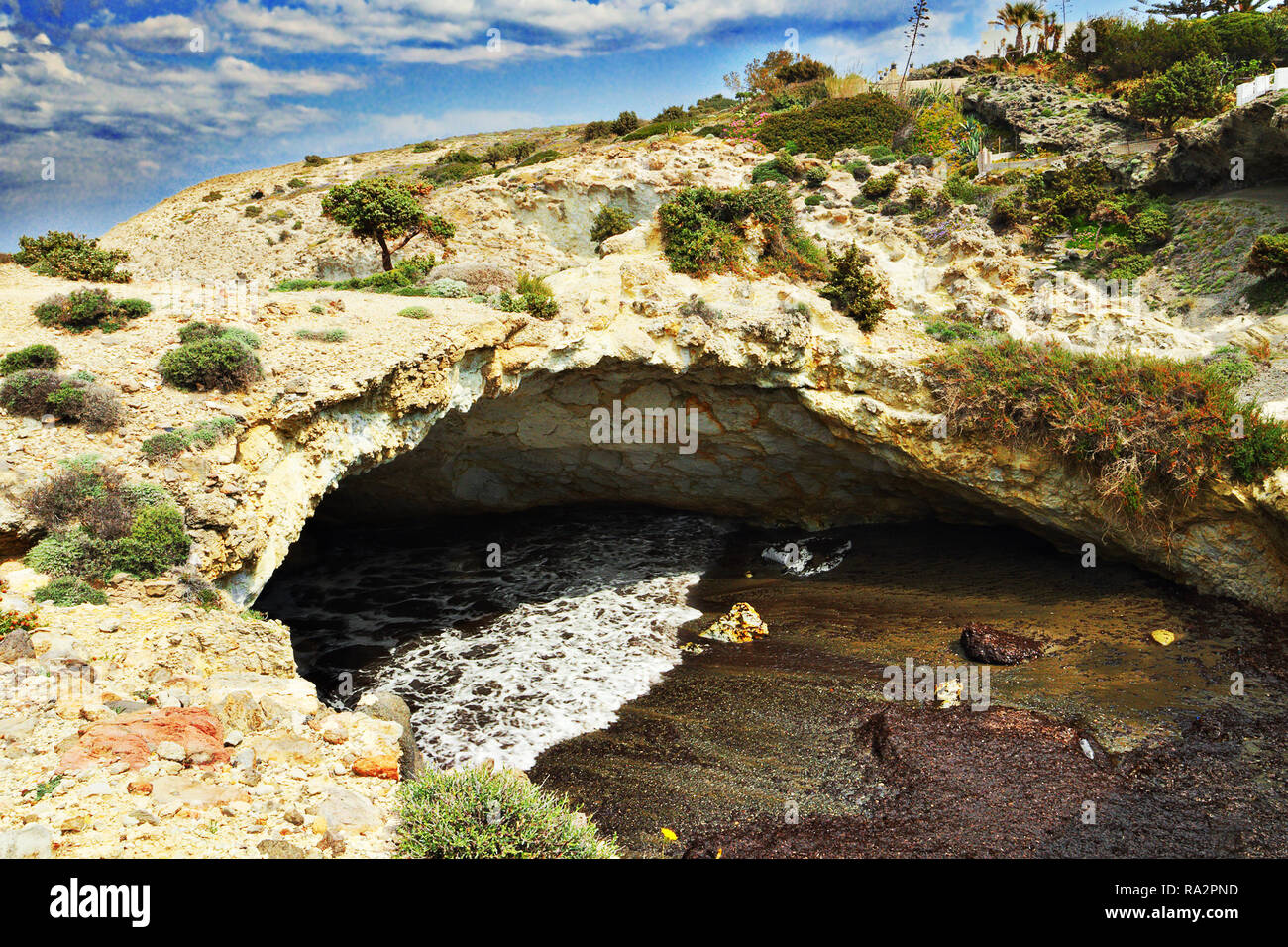 Schönen wilden Strand auf der Insel Milos, Griechenland; Natural Rock Bridge Stockfoto