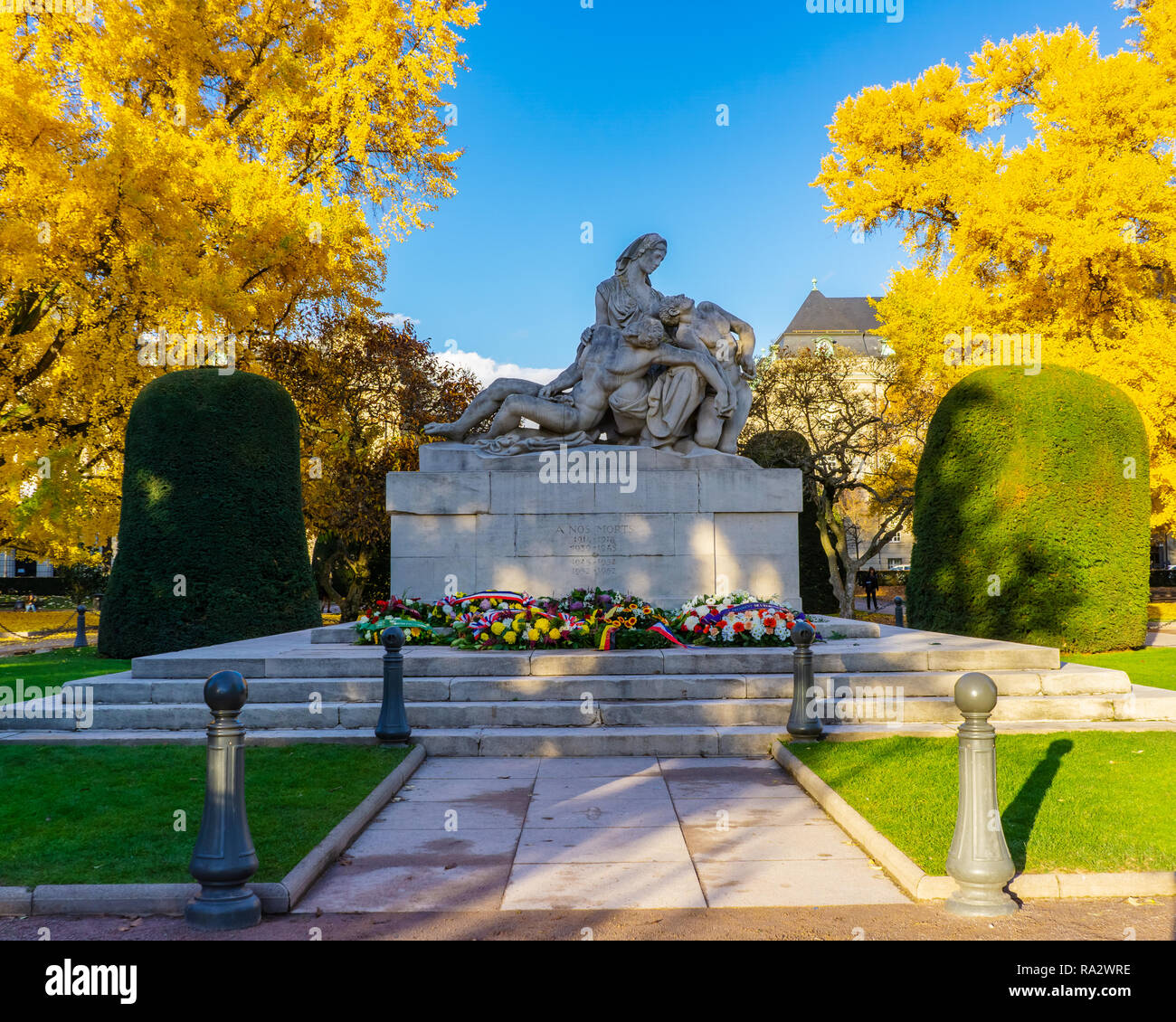 Weltkriege Opfer Mahnmal am Place de la République (Republik den Park oder den Platz) an einem sonnigen Tag des Herbstes, Straßburg, Frankreich. Stockfoto