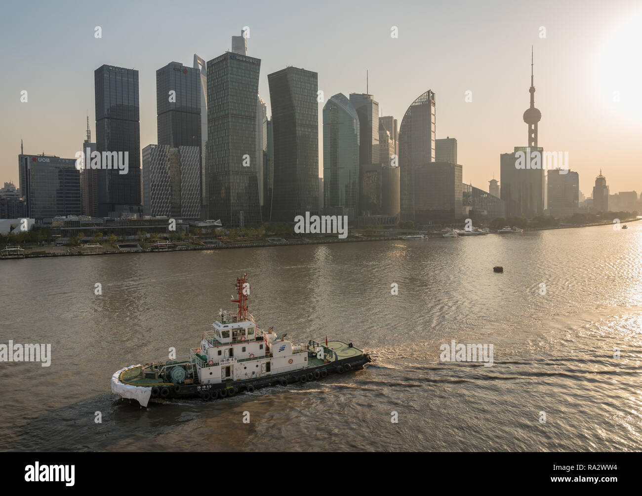 Die Skyline des Financial District in der Stadt Shanghai bei Sonnenuntergang Stockfoto