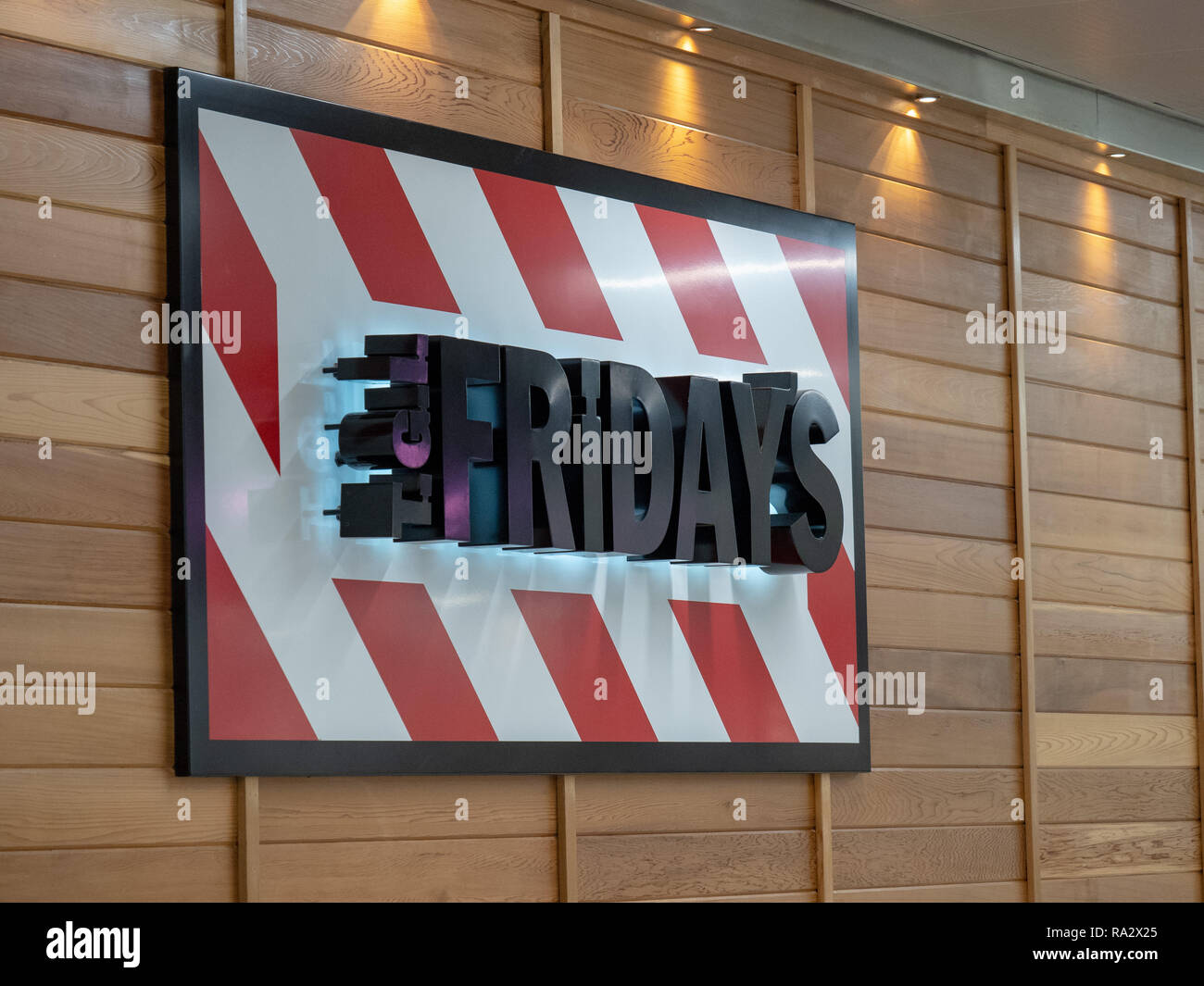 TGI Fridays Schild am Internationalen Flughafen Atlanta Hartsfield Jackson Stockfoto