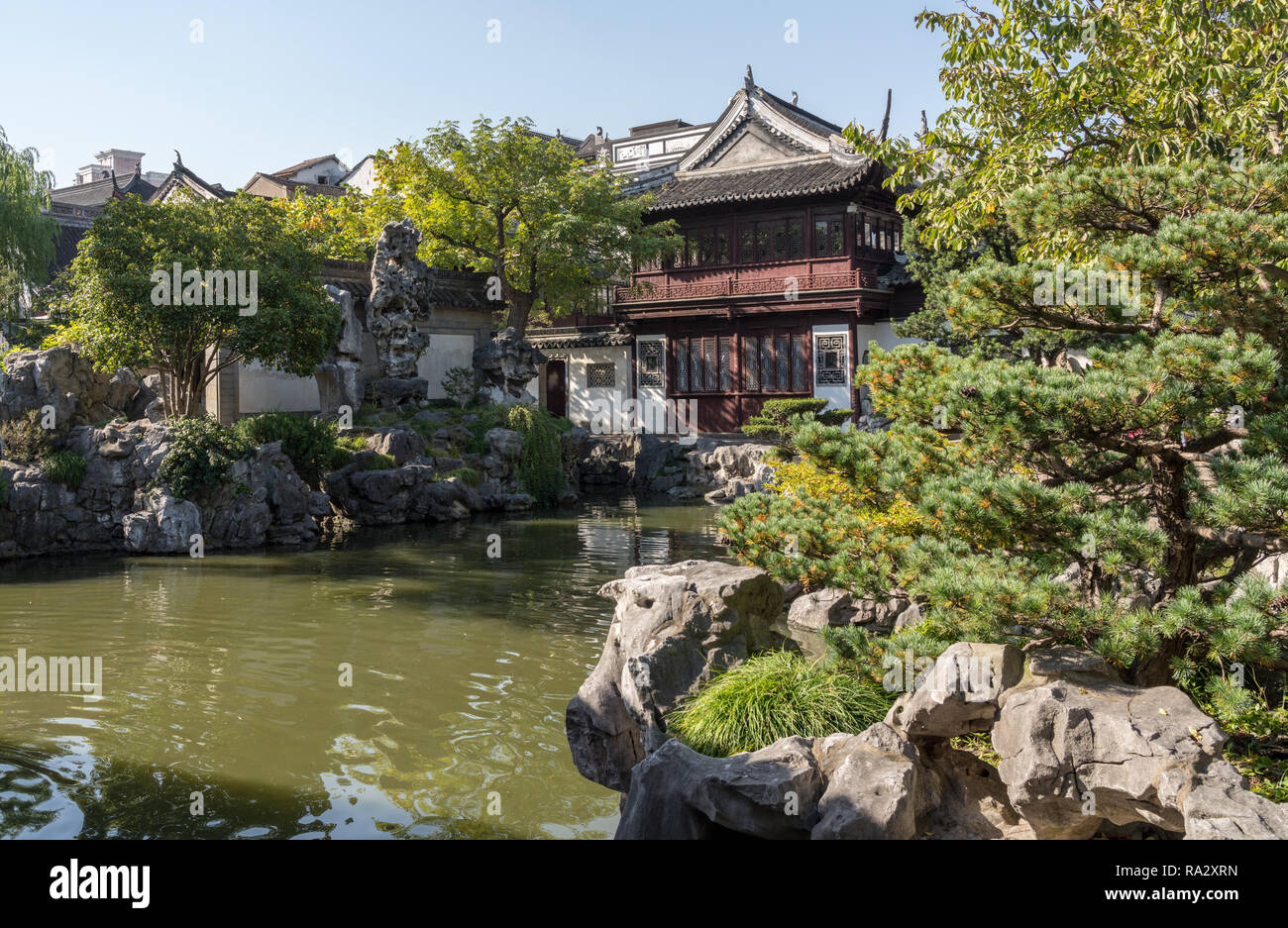 Teich in Yuyuan oder Yu Garten in Shanghai. Stockfoto