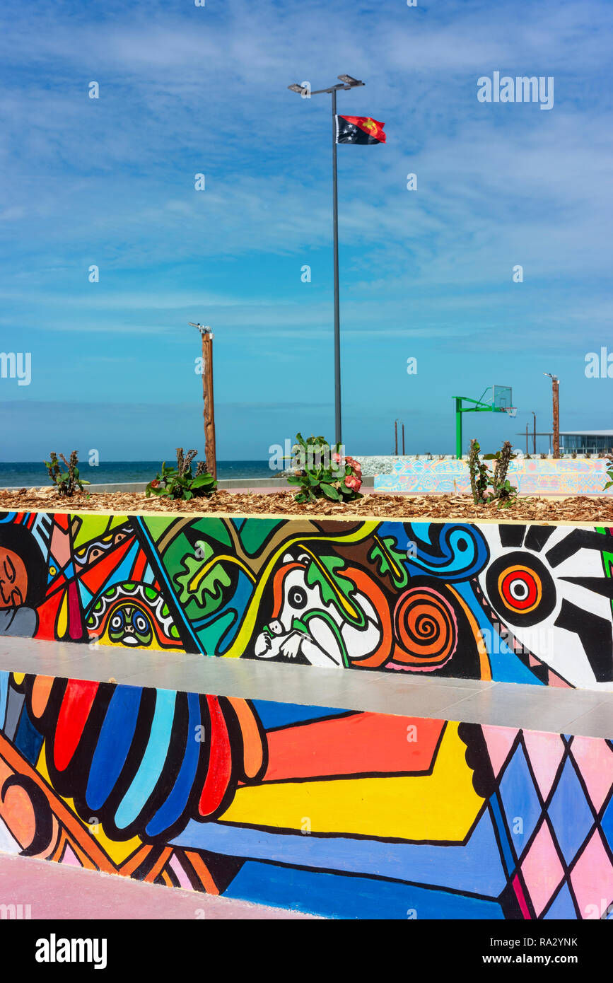 Sportplätze und andere Einrichtungen, die mit modernen Kunstwerken dekoriert im neu renovierten Ela Strand in Port Moresby. Stockfoto