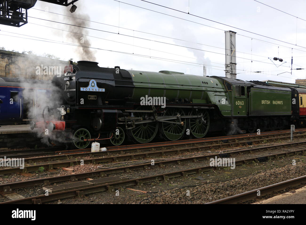 British Railways LNER Pfeffer Klasse A 1 Dampflok Nr. 60163 'Tornado' in Carlisle Station auf 'Charter Service die Grenze Raider'. Stockfoto