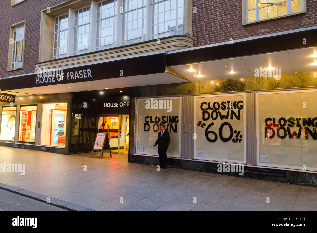 Exeter, Devon, Großbritannien. 30 Dez, 2018. Die House of Fraser Kaufhaus am Exeter in Devon, das im Januar 2018 schließen. Der Store ist anzeigen Schließung Zeichen und hat einen Verkauf mit 60% Rabatt. Foto: Graham Jagd-/Alamy leben Nachrichten Stockfoto